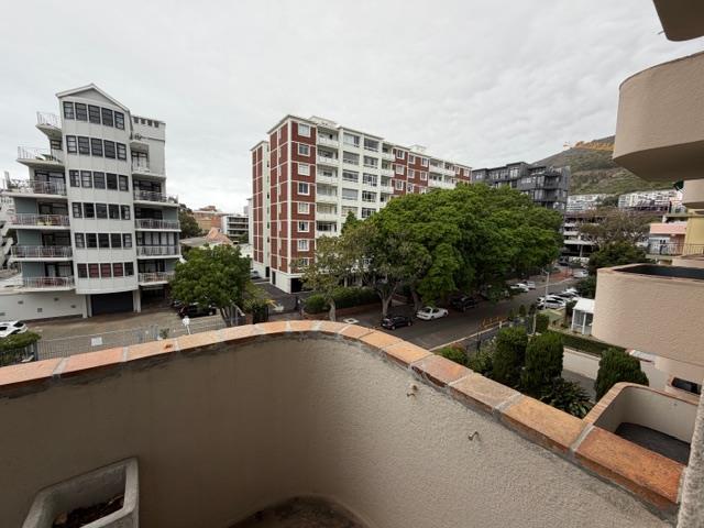 To Let 1 Bedroom Property for Rent in Sea Point Western Cape
